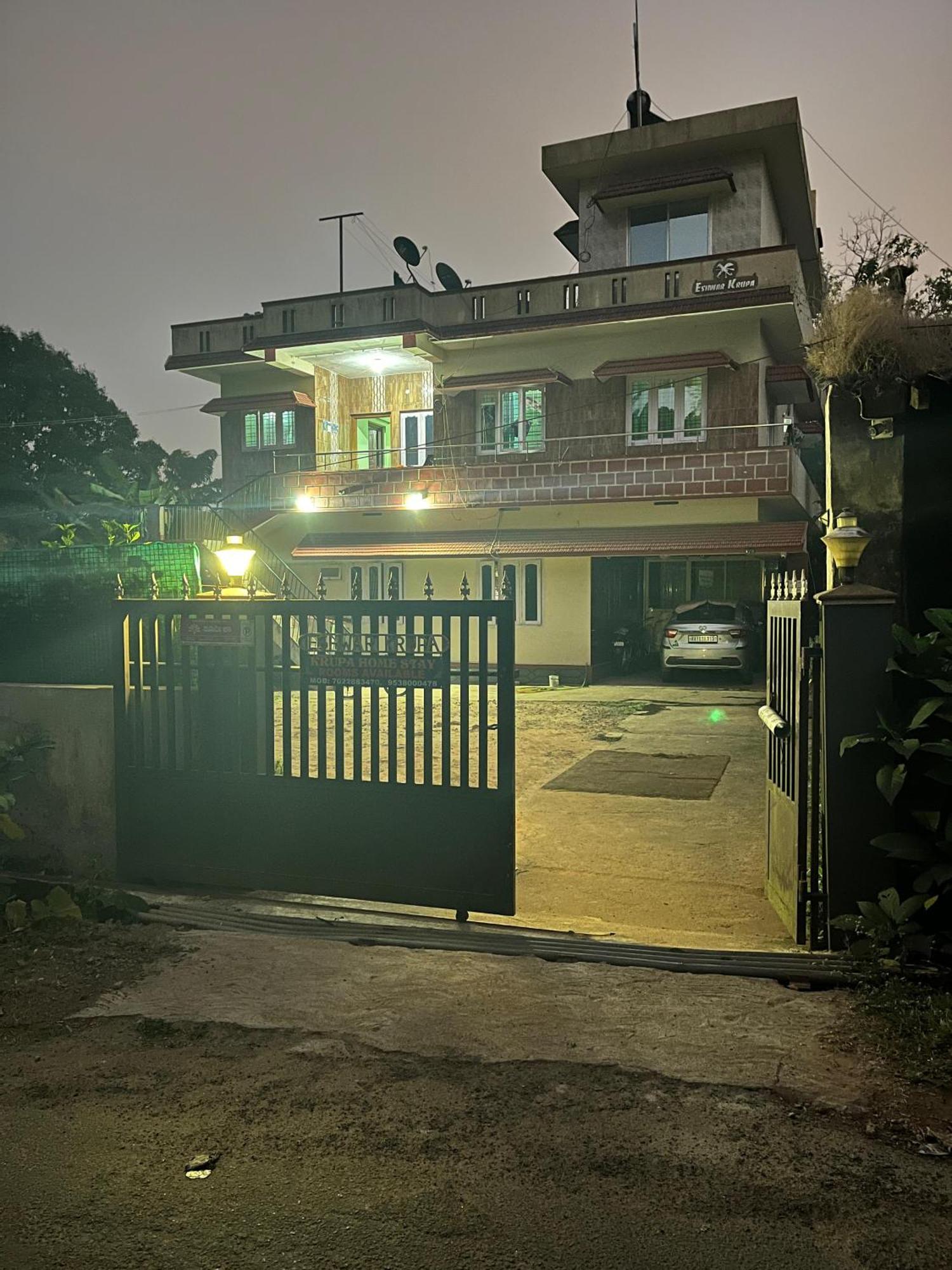 Eshwarkrupa Homestay ماديكيري المظهر الخارجي الصورة
