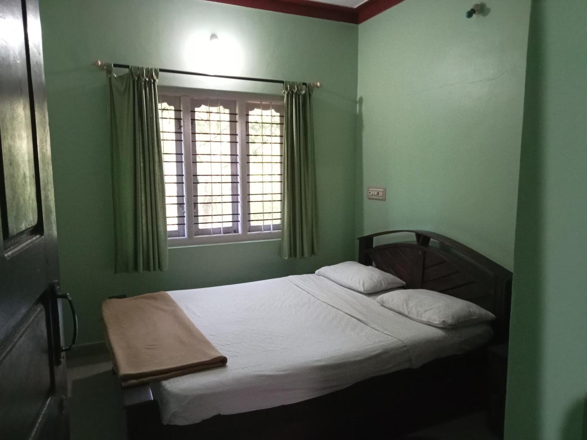 Eshwarkrupa Homestay ماديكيري المظهر الخارجي الصورة